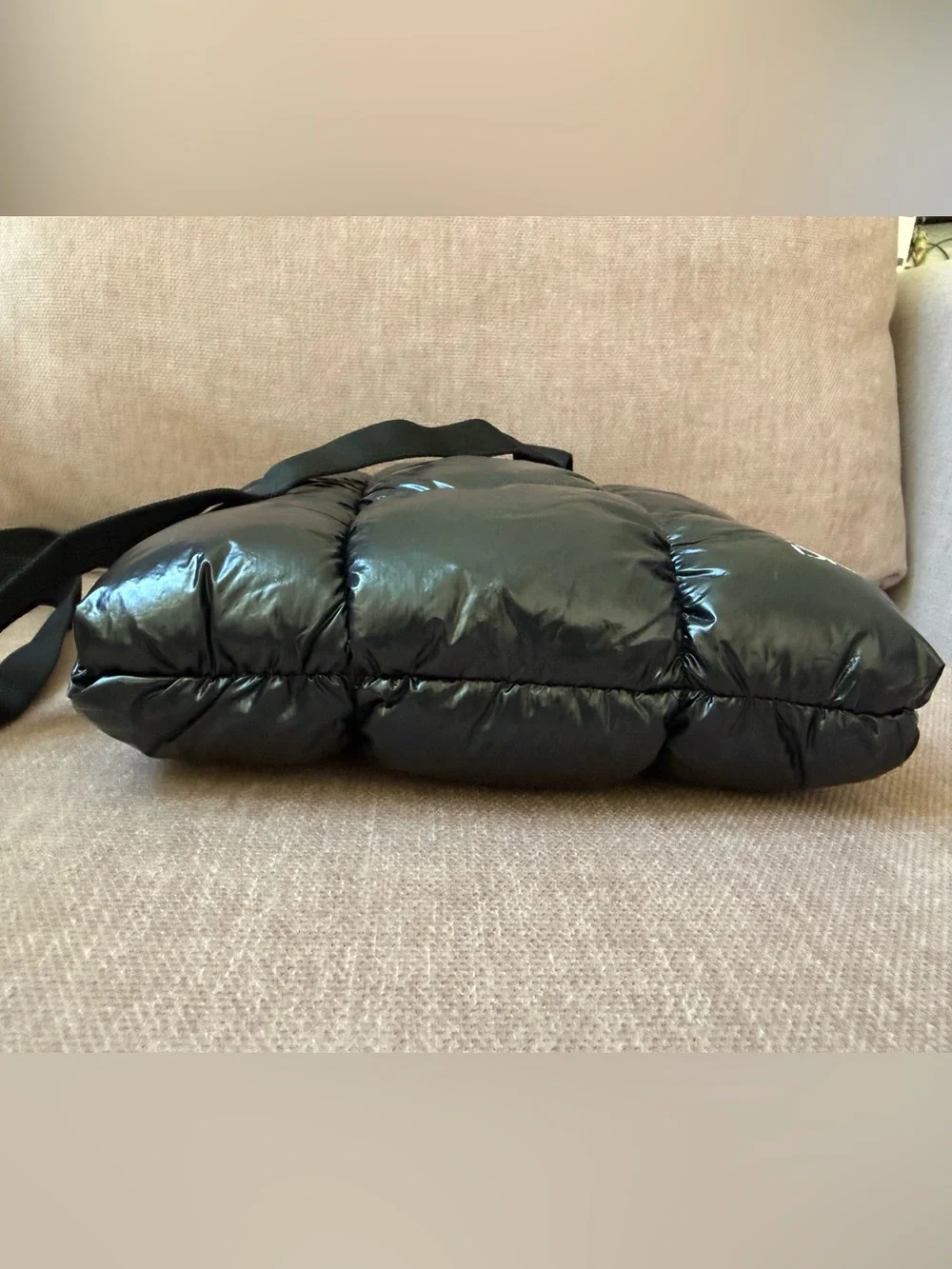 iSkin Black Quilted IPad Carrier Crossbody Bag